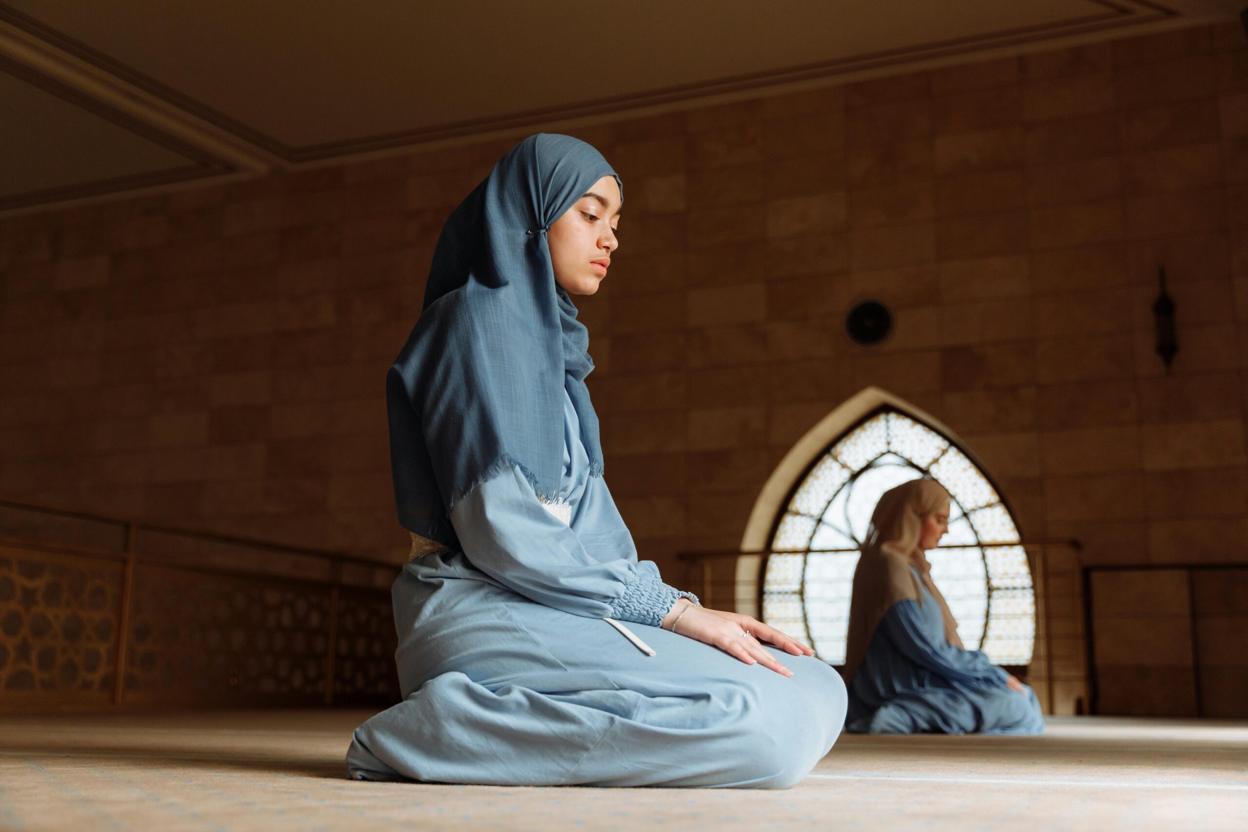 VARFÖR DYRKAR VI ALLAH